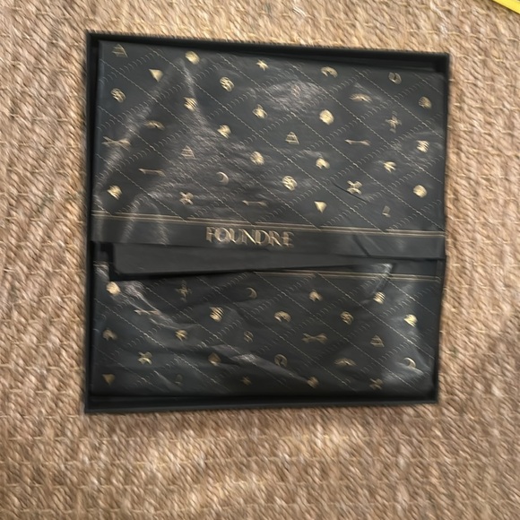 Foundrae Starry Starry night scarf - Picture 4 of 5